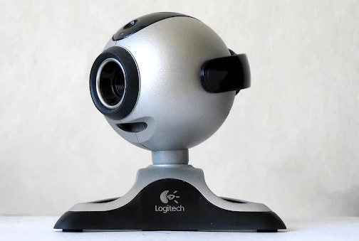 fastsoftwares 9 essential work from home gadgets 02
